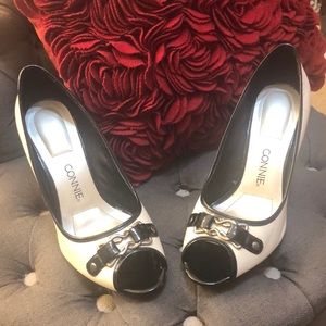 ❤️ Black and white peep toe